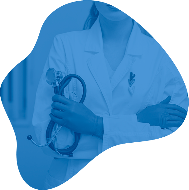 enfermera con fonendoscopio en mano